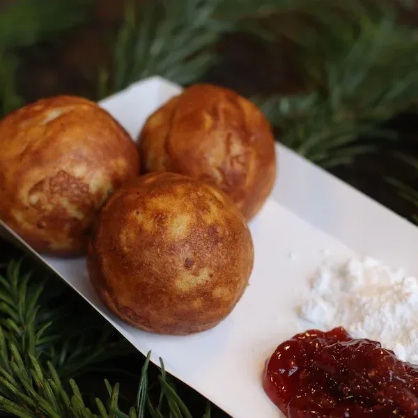 Æbleskiver med marmelade