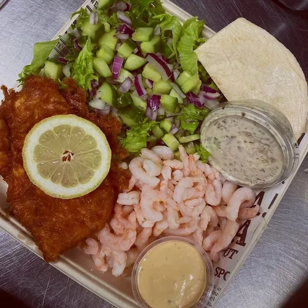 Salat med fisk og rejer
