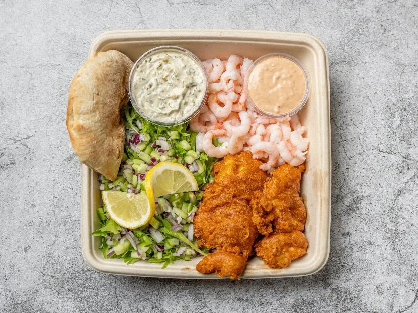 Salat mit Fisch und Garnelen