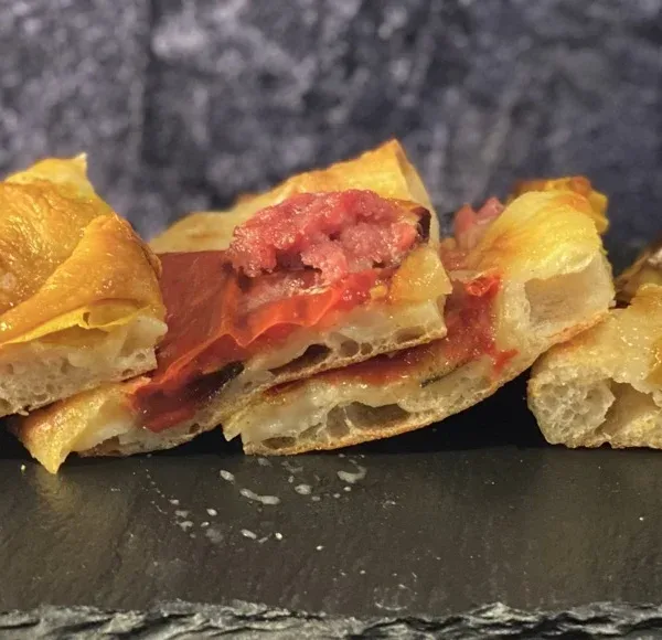 Pizza Peberfrugt & Salsiccia