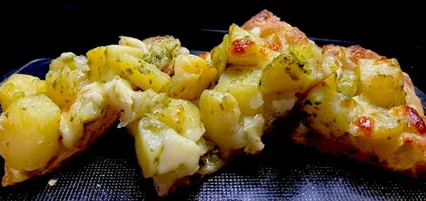Pizza med Kartofler og Pesto