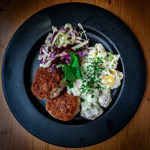 Frikadeller med kold kartoffelsalat
