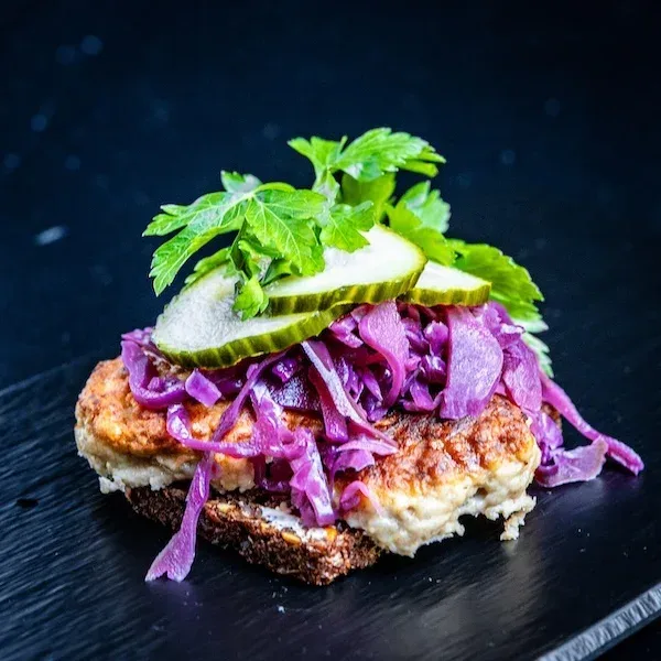 Smørrebrød med frikadelle