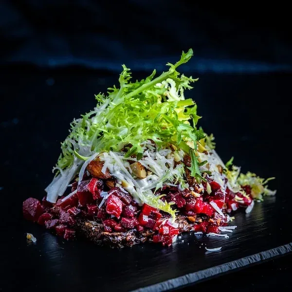 Smørrebrød med rødbedetatar