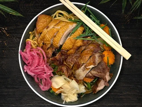 Gebratene Entenbrust mit Ramen-Nudeln
