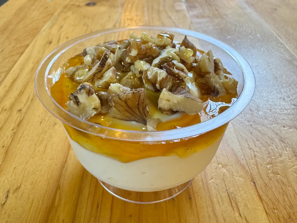 Græsk yoghurt med honning og valnødder