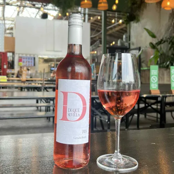 Et glas Duque Rose Frokost Tilbud